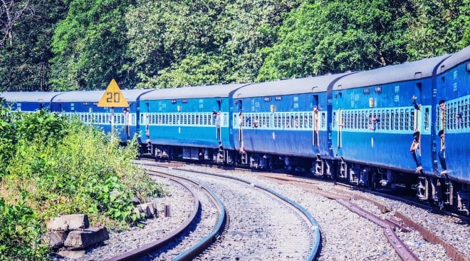 Train Short Story in Hindi